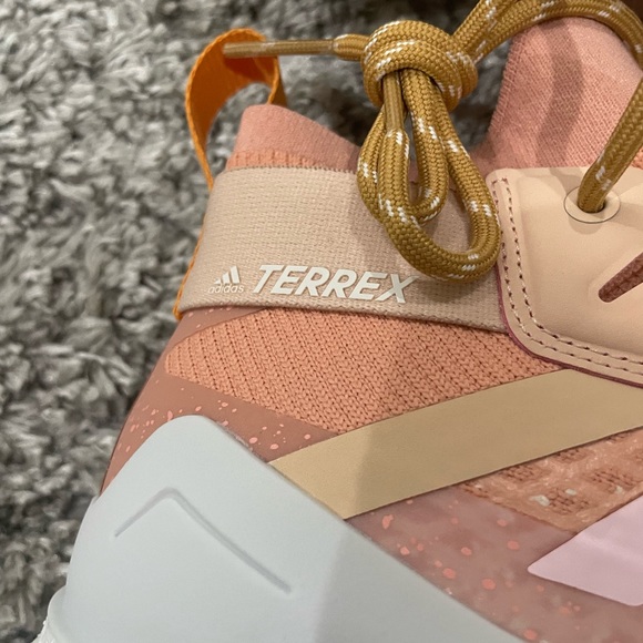 - NWT beautiful Terrex Prime Blue sneakers, Size 8 - Picture 8 of 8